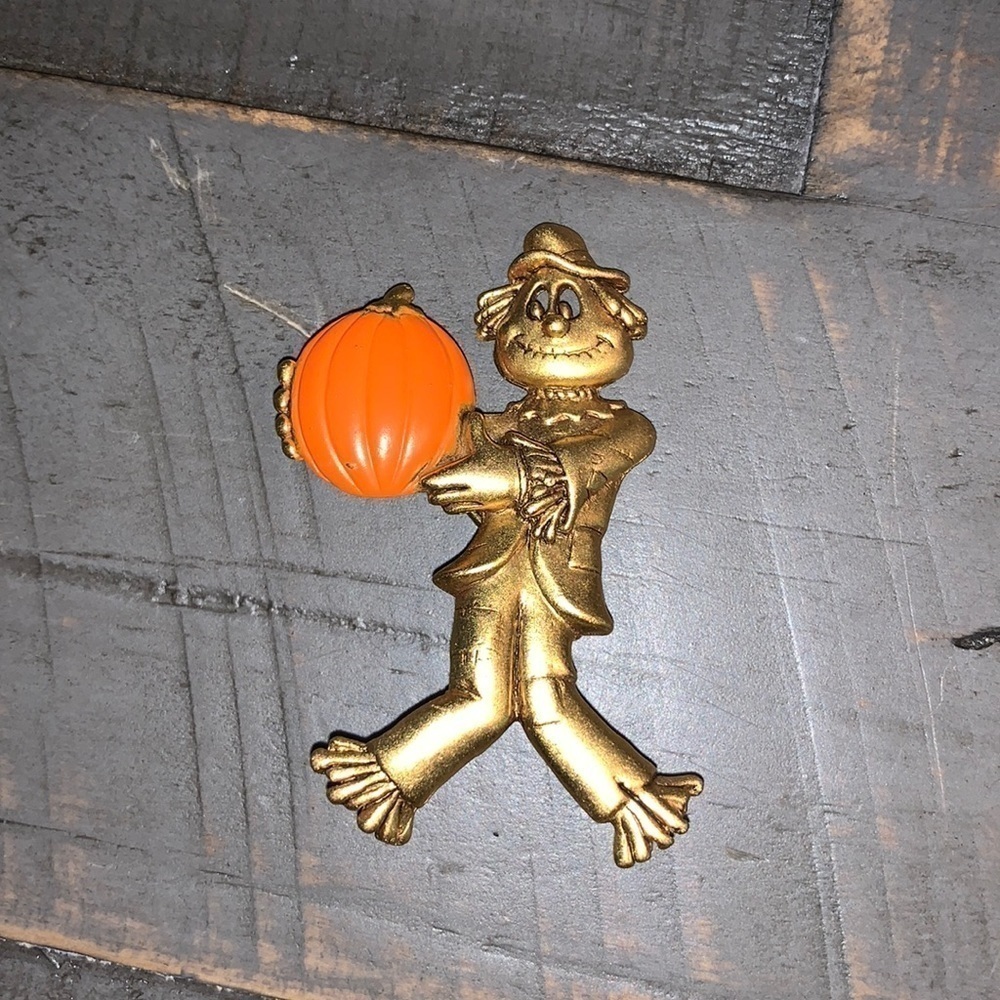 Vintage Danecraft Gold Tone Scarecrow Pumpkin Brooch Fall Halloween Pin